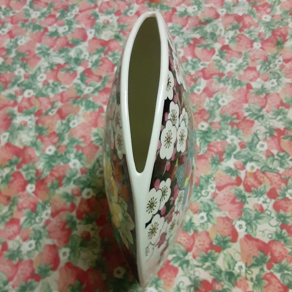 Bone China Vase, Japanese Inspo. - Picture 3 of 8